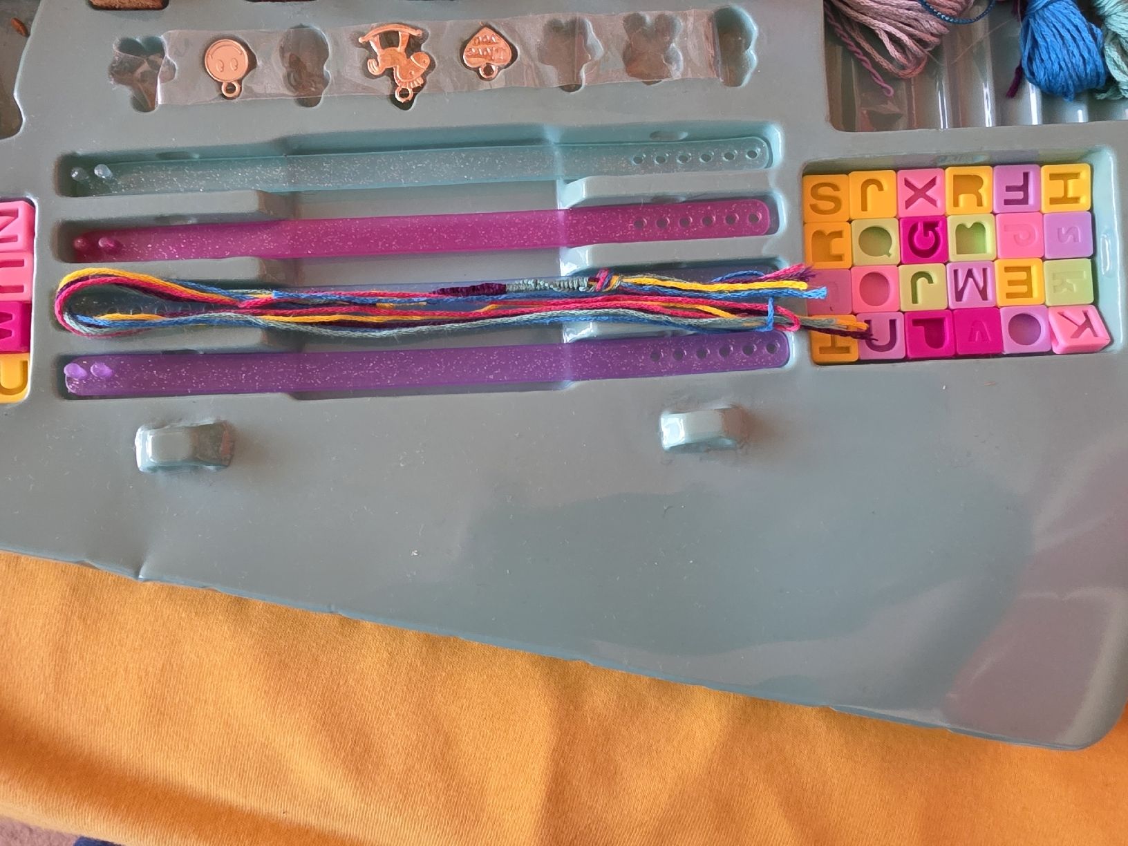 Kit bricolage: So Beads Schmuckset Einzelteile fehlen oder benutzt – Usato da Zürich venduto da Alibaba1234 5