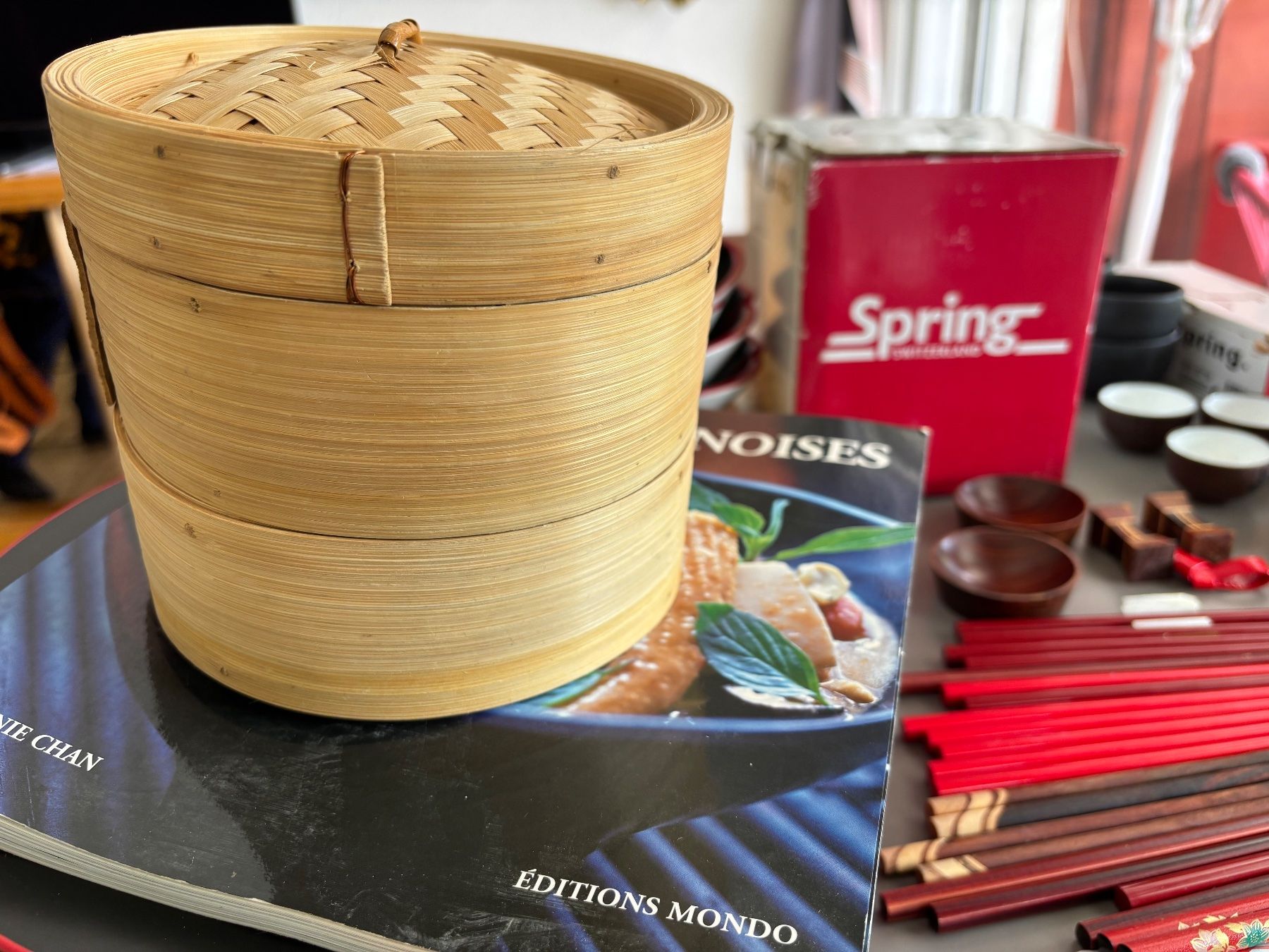 Set di piatti: Service Asiatique Spring vaisselle faite main – Nuovo e nell'imballaggio originale da Villeneuve VD venduto da Alakazam 5