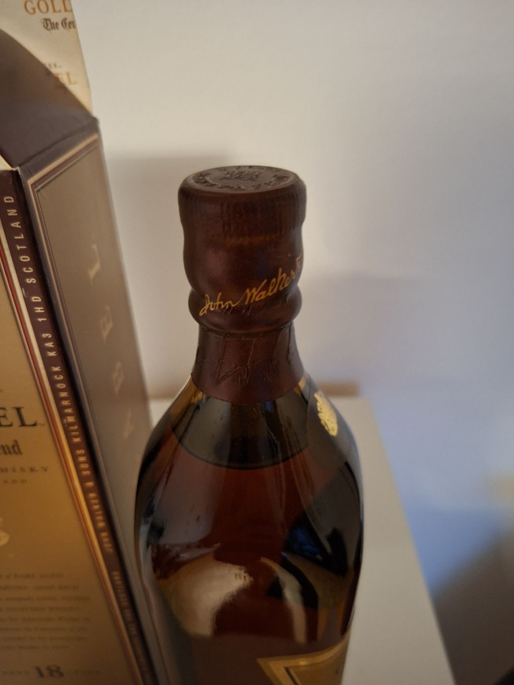 Johnnie Walker Spirituosen: Johnnie Walker Gold Label 18J The Centenary Blend 70cl – Gebraucht aus Kriens von Arthur73 2