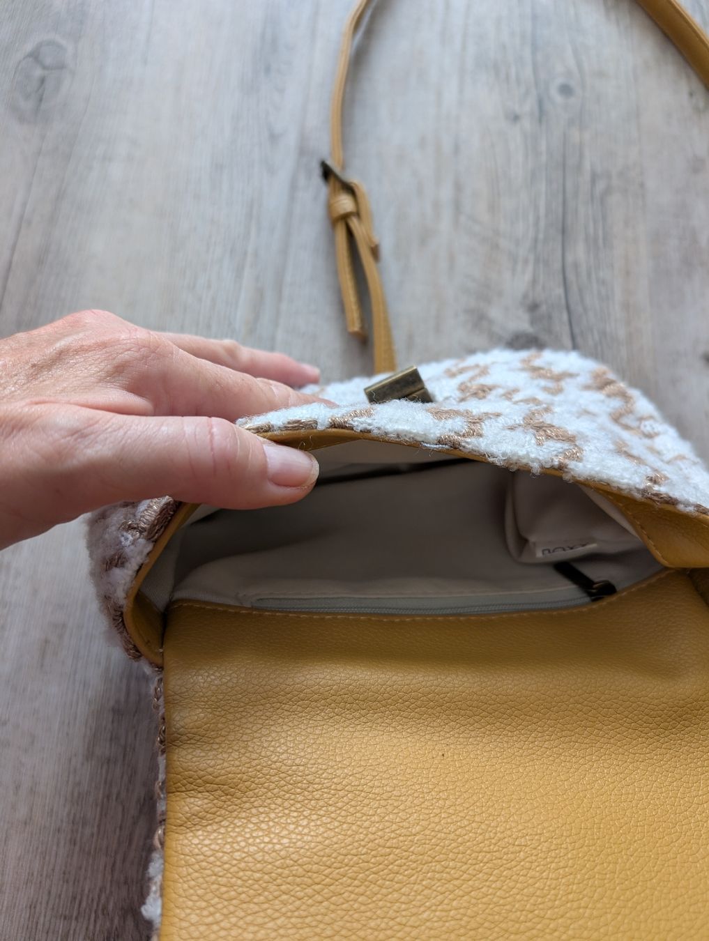 Sonstige Kleidung & Accessoires: Umhängetasche – Neu (gemäss Beschreibung) aus Adelboden von Markusandra 2