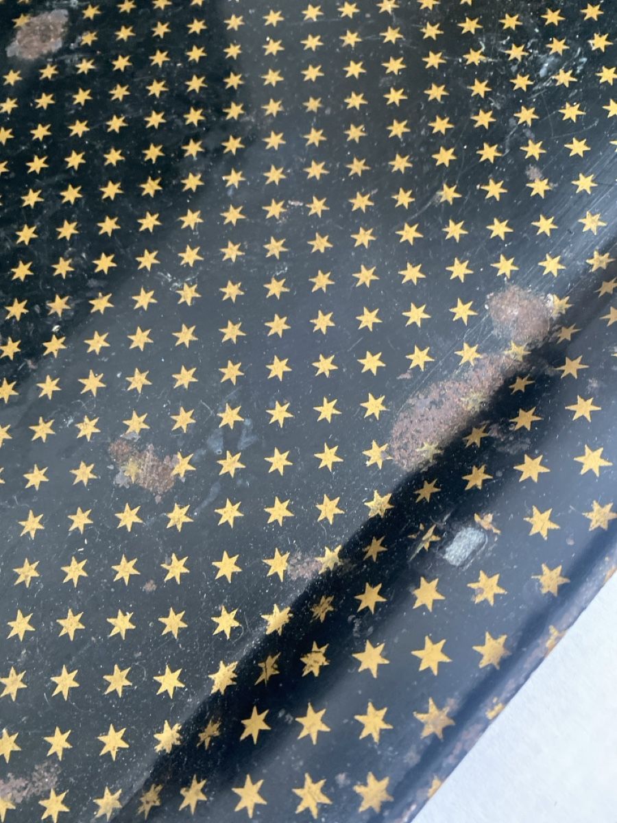 Servierplatten: Vintage Serviertablett mit Sternenmuster, Schwarz/Gold – Gebraucht aus Flawil von IrisK010203 1