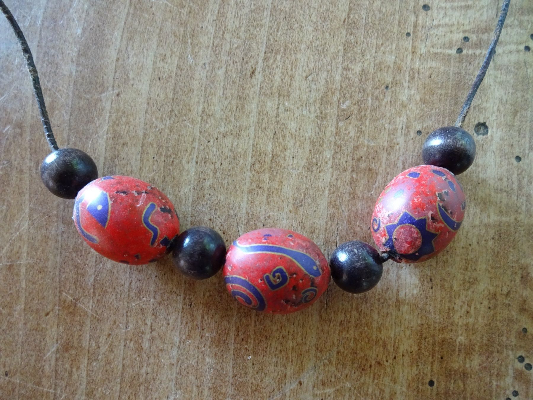 Catenine: Halskette mit Holzperlen rot-schwarz – Usato da Winterthur venduto da 1956ingi 2