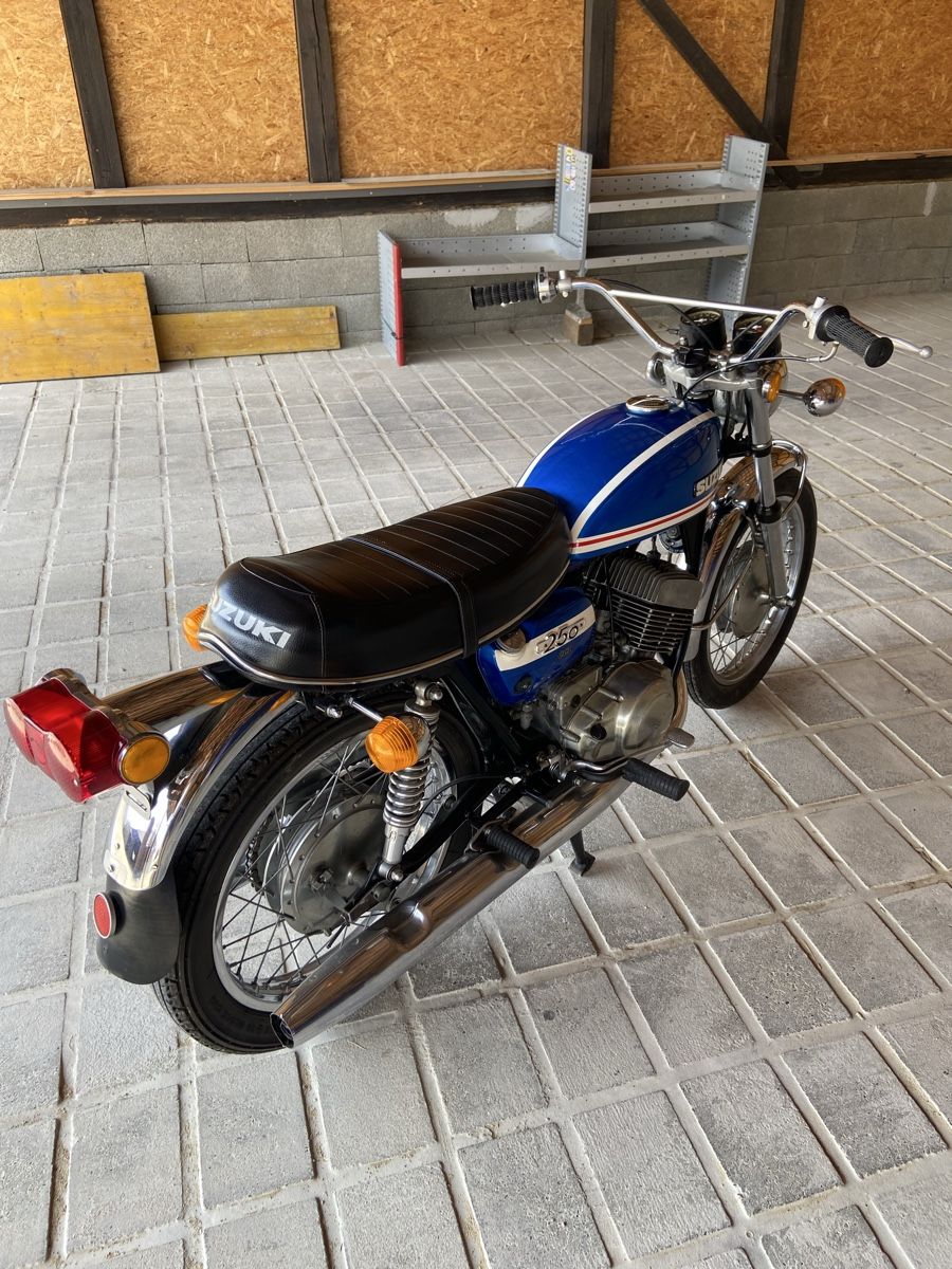 Suzuki Route: Suzuki T250 2-Takt Oldtimer – D'occasion à Grenchen par Motorini 1