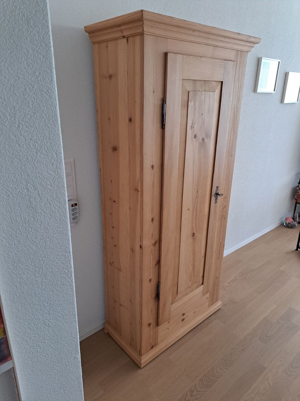 Armoires: 1-türiger Tannenschrank – D'occasion à Beringen par Fluegue 1