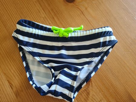 Badehose Grösse 86, marineblau-weiss gestreift