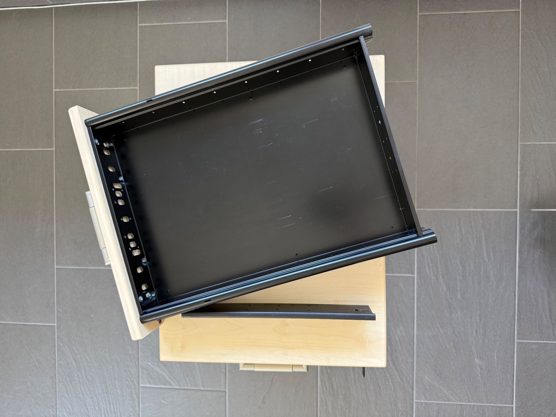Pfister Eléments de bureau: Abschliessbarer Rollcontainer von Pfister | 3 Schubladen – D'occasion à Liebefeld par Jen_z57s 4