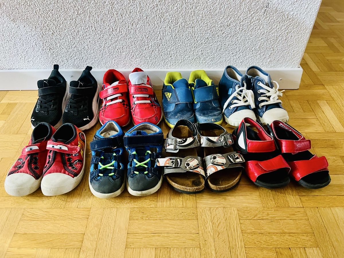 Adidas Schuhe für Jungen: Marken Kinder Schuhpaket Schuhe Set Gr. 25 – Gebraucht aus Frauenfeld von Repsol_Vani 1