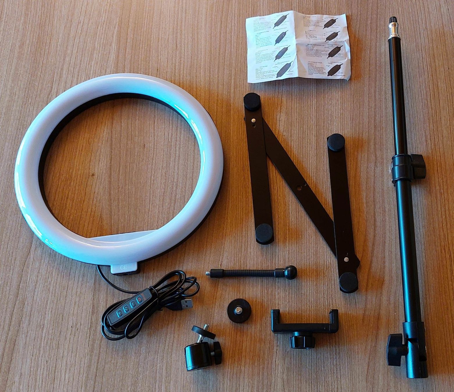Lampes: Ringlicht mit Stativ, USB Anschluss, neu originalverpackt – Neuf avec emballage d'origine à Zollikofen par Blackie
