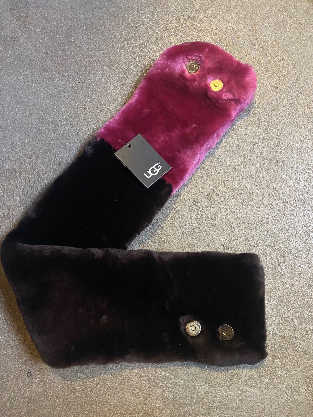 Foulard & Sciarpe: Écharpe UGG Femmes Taille unique – Nuovo e nell'imballaggio originale da Orbe venduto da D-stockFactory-Orbe 2