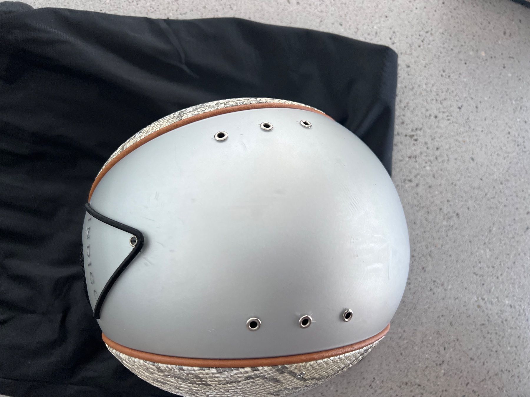 Caschi: Skihelm Indigo S/M mit Phytonleder – Usato da Richterswil venduto da Solemare47Nicole 2