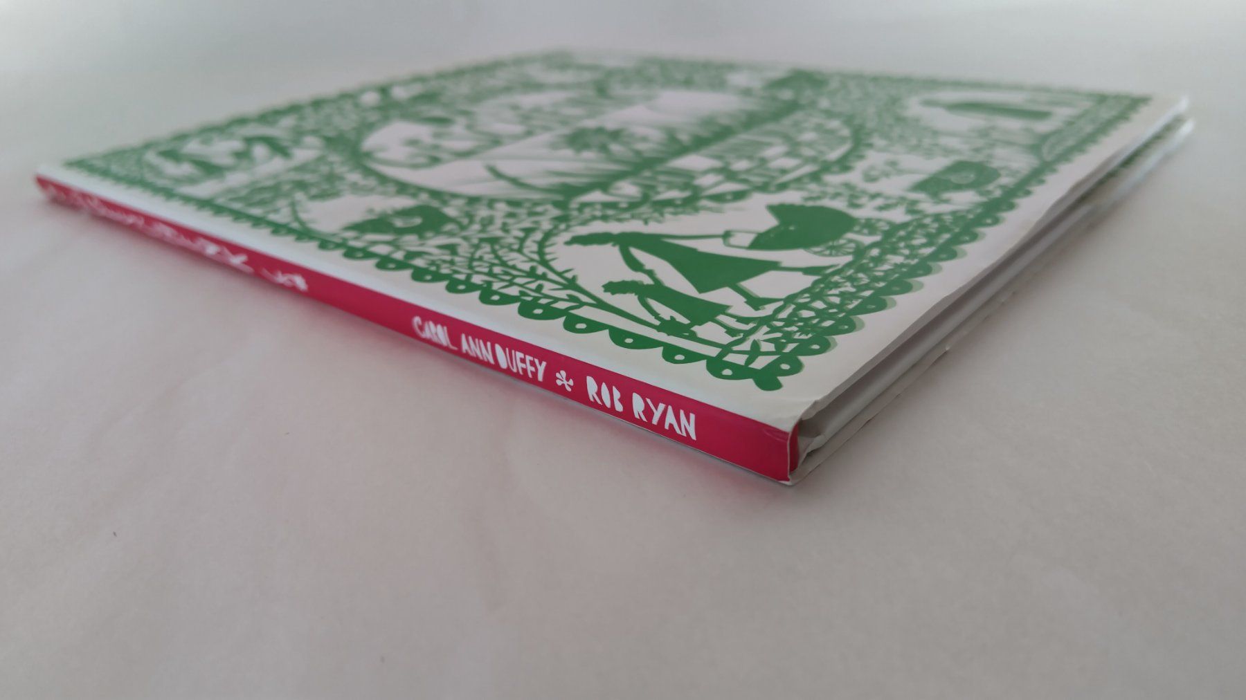 Libri: Das Geschenk / Scherenschnitt Bilderbuch 2010 ab Fr. 8.- – Usato da Bellach venduto da JingleJerry 1