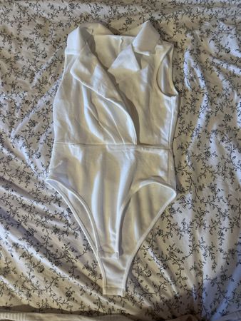 Bodysuit blanc chic femme taille M, parfait été ☀️!