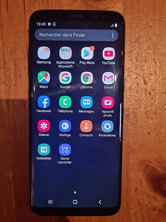 Cover & Protezioni schermo: Samsung S8 avec sa coque – Usato da Les Paccots venduto da max_fri 1