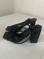 Sandali neri con tacco a blocco, perfetti per l'estate!