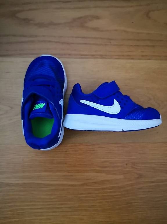 Schuhe für Jungen: Freizeitschuhe Nike Grösse 21 – Gebraucht aus Ottenbach von Acki_la