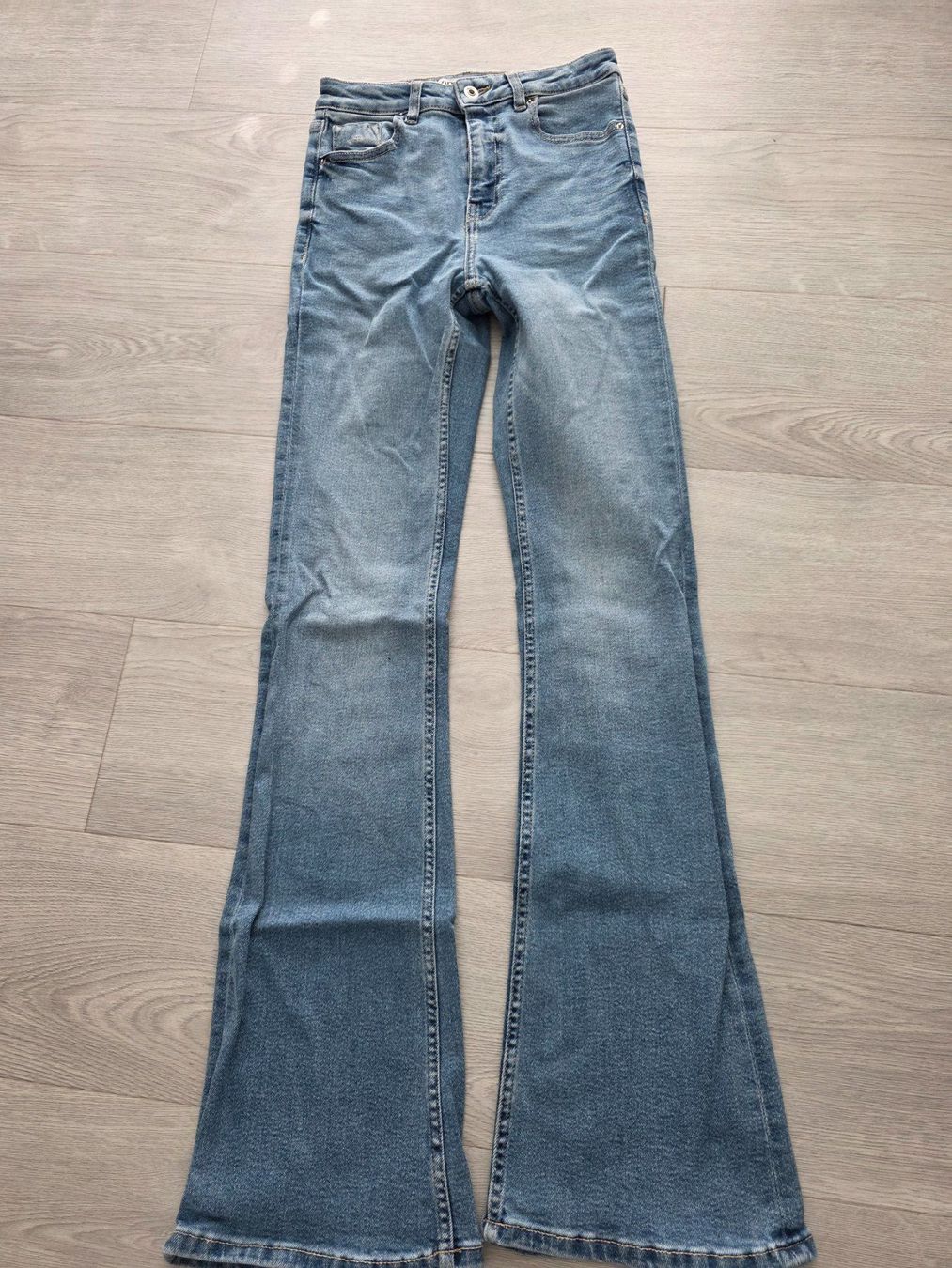 Zara Pantaloni: Jeans Zara   Schlaghose   Gr. 36 – Usato da Langnau am Albis venduto da kktdora