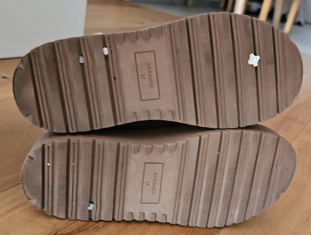 Bershka Scarpe da donna: Chaussure fourrure Bershka 37 – Usato da Martigny venduto da Neposedy 2