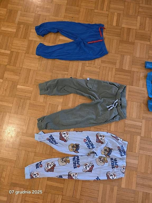 Lotti & Set di vestiti: Kleider Pulli Hosen Grösse 128 – Usato da Rütihof venduto da martyyyyy