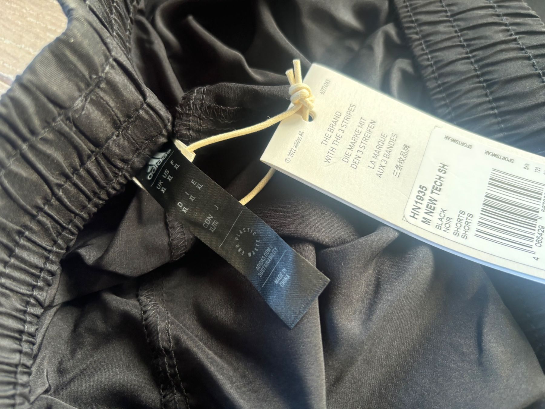 Adidas Pantaloni: XL_adidas_NEU_LP 55 sfr – Nuovo e nell'imballaggio originale da Versegeres venduto da kista 1