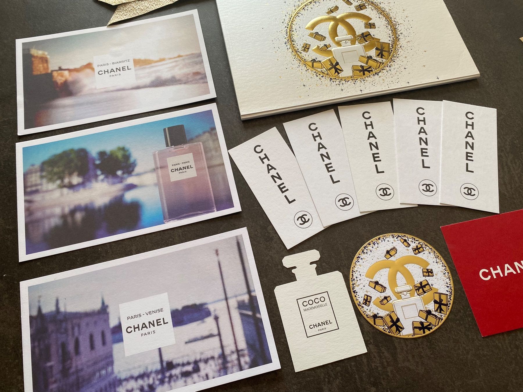 Cartoline postali: 3 Postcards : Chanel, Set (12 pcs) – Usato da Collombey venduto da Cards07 2