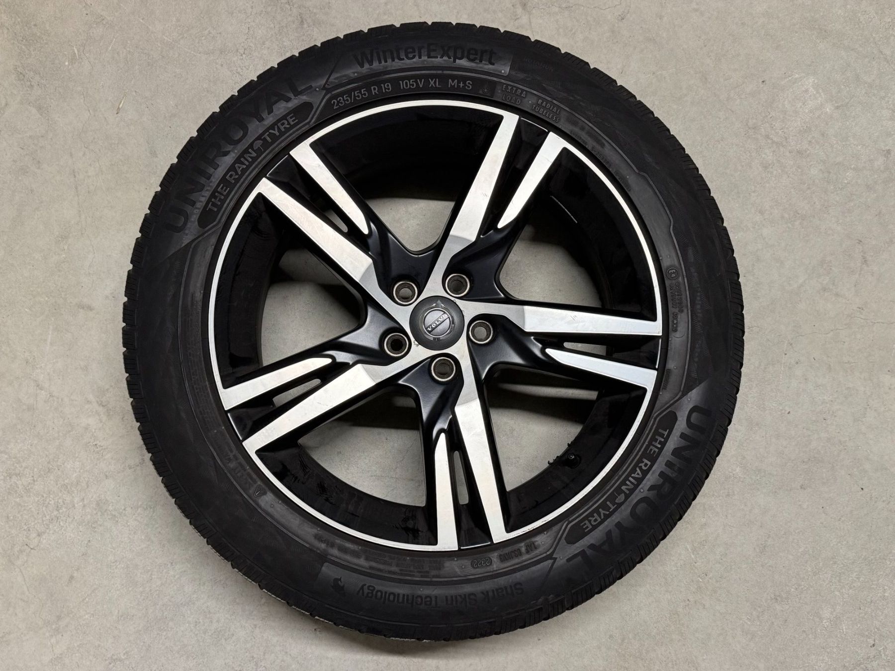 Volvo Pneus & Roues: Volvo original Winterräder 19" – D'occasion à Amsoldingen par 242GT