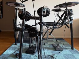 Roland TD-11 E-Drum Komplettsett inkl. Verstärker, Hocker