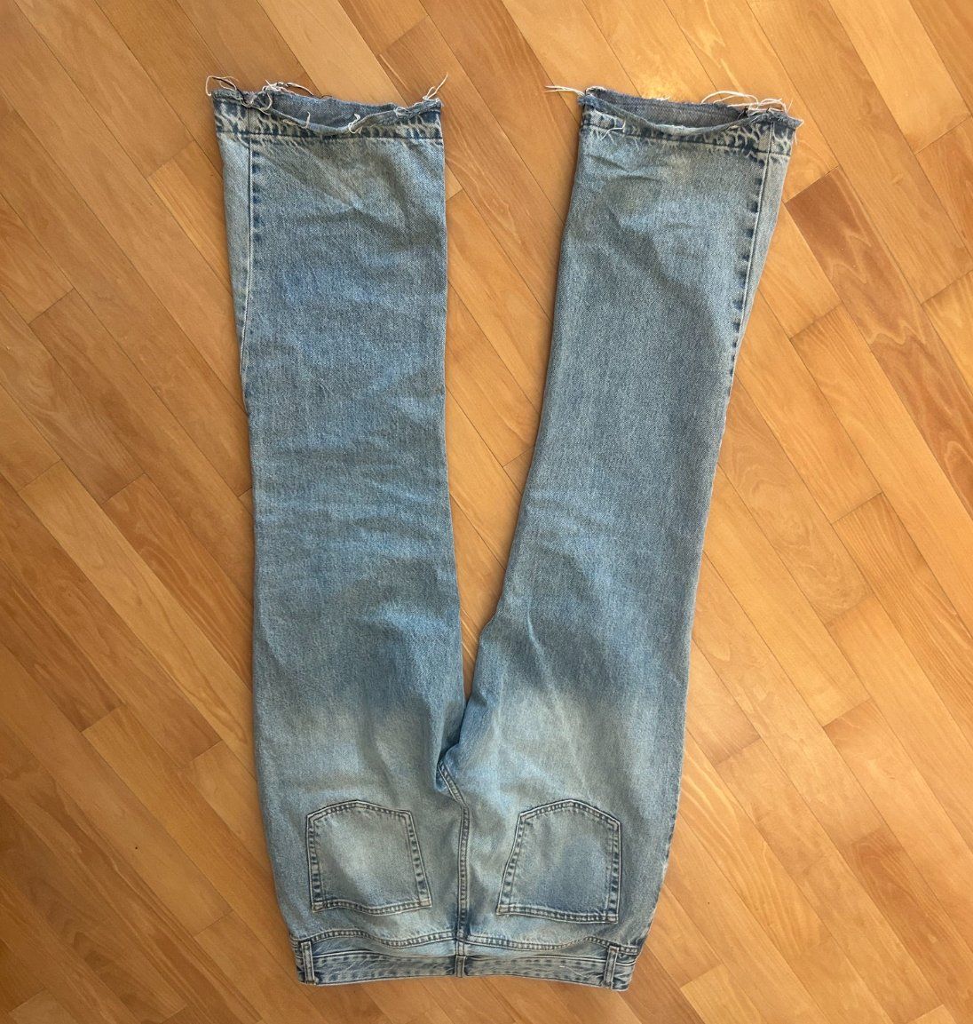 Zara Jeans: ZARA flared light wash jeans – Usato da Küsnacht ZH venduto da Calebus 1