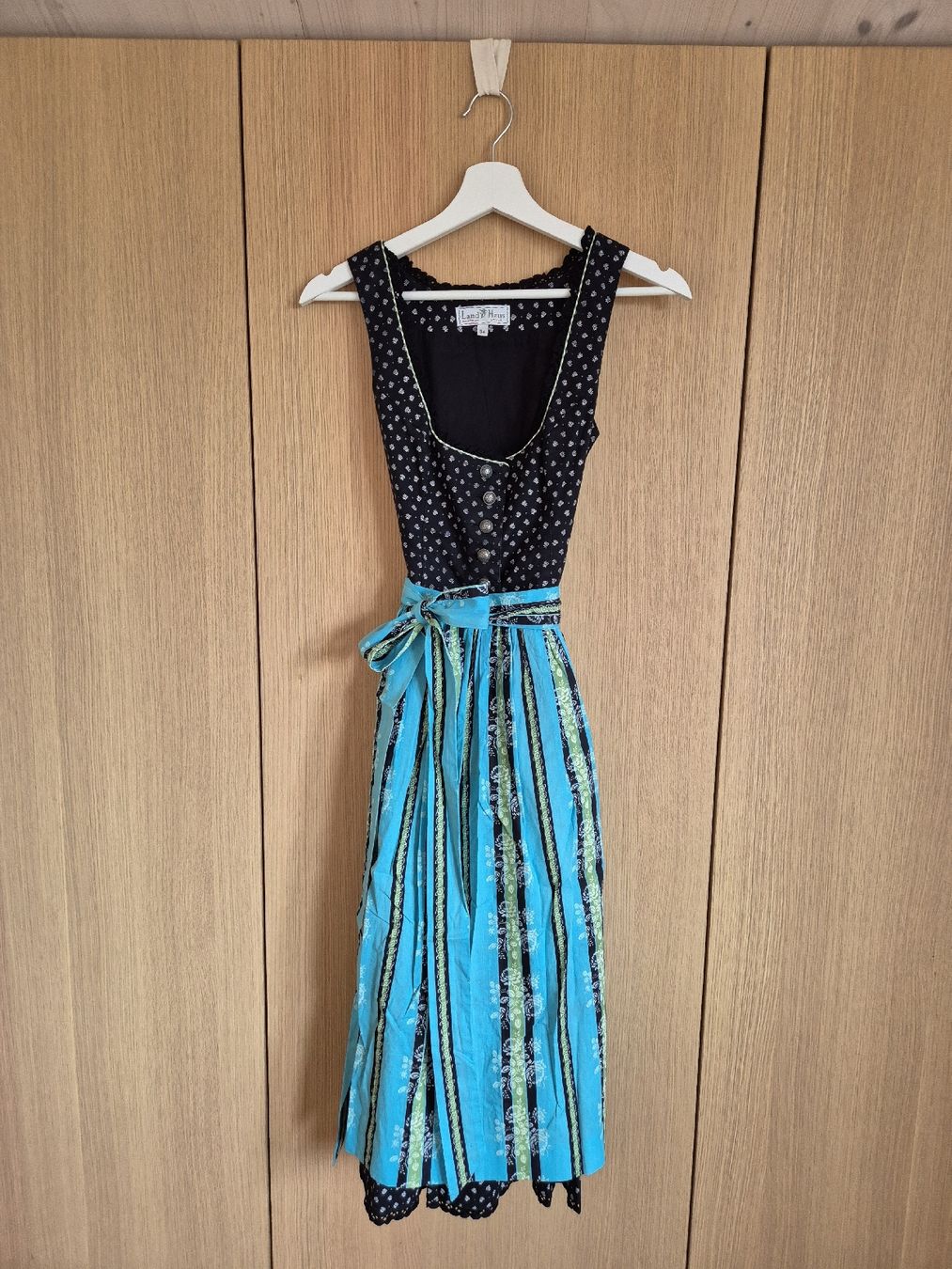 Vestiti: Schwarzes Dirndl mit zwei Schürzen – Usato da Balzers venduto da BeScha88 1