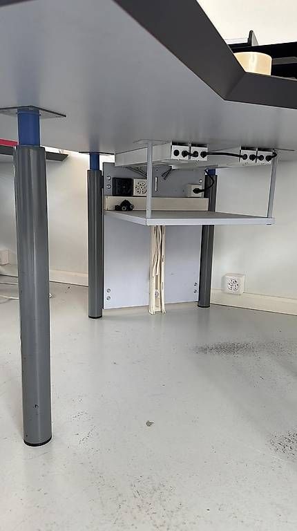 Scrivanie: Table de bureau – Usato da Payerne venduto da rau_s79d 1