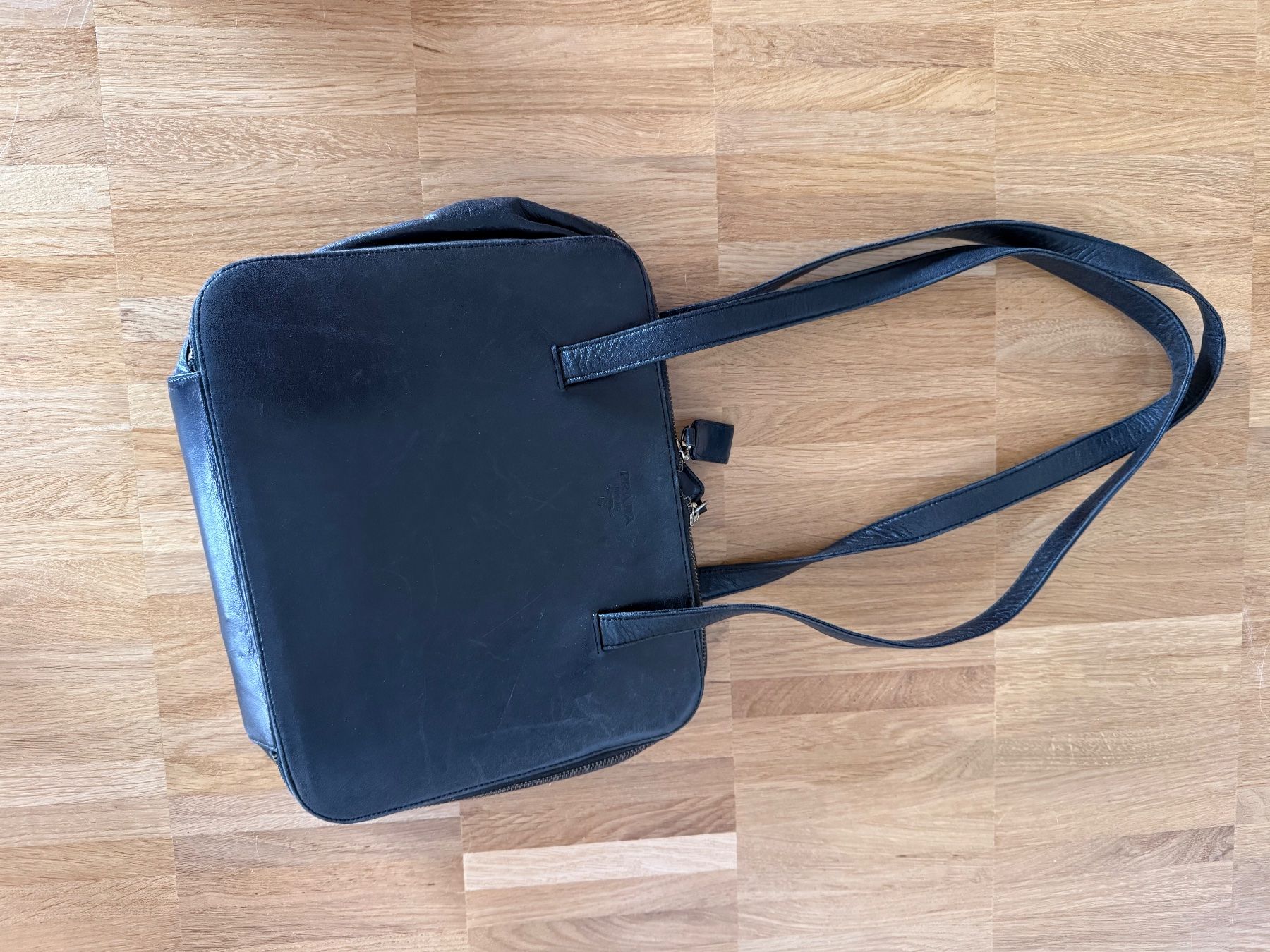 Prada Borse: Prada Vintage 90er Leder Handtasche schwarz – Usato da Riehen venduto da Verkaufen21 2