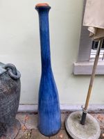 Grosse lange Vase, Keramik, guter Zustand, blau lackiert.
