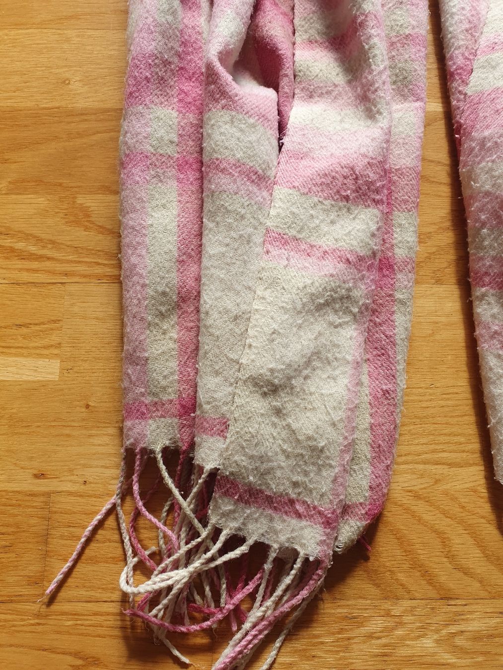 Foulards, Tücher & Schals: Schal kariert beige/rosa mit Fransen – Gebraucht aus Moosseedorf von Sonnenschein.. 1