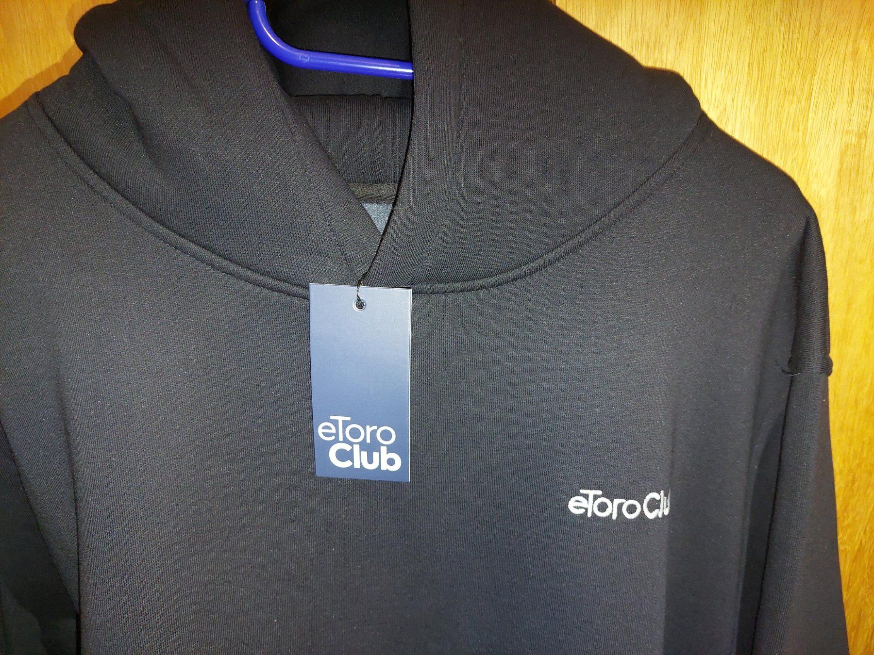 Pullover & Sweatshirts: Sweat avec capuche - eToro - Taille XL – Neu und originalverpackt aus Genolier von Ciuciu 1