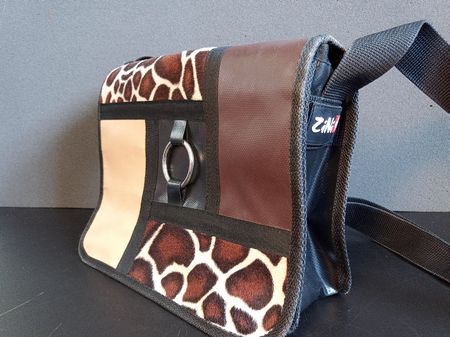 ZiNi Umhängetasche M, Neupreis 139.- CHF