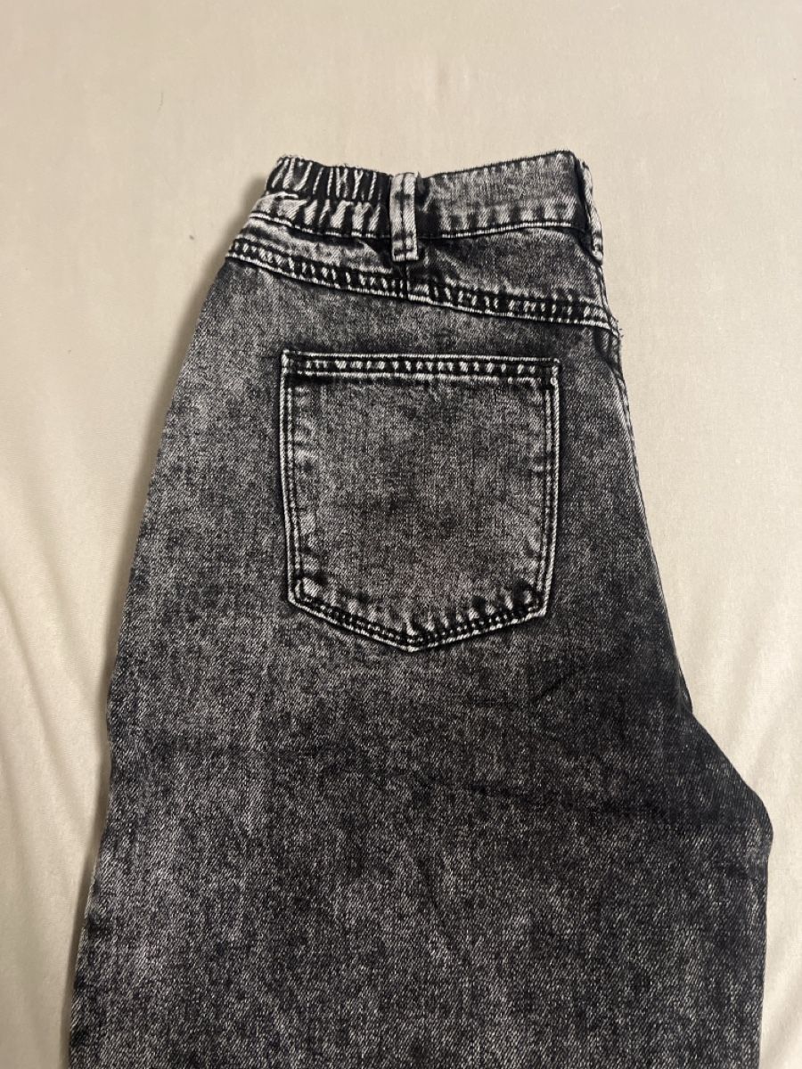 Pantalons: Damen Jeans AMISU Grösse 36 Stone Washed. – D'occasion à Berg TG par Bosko-02 1