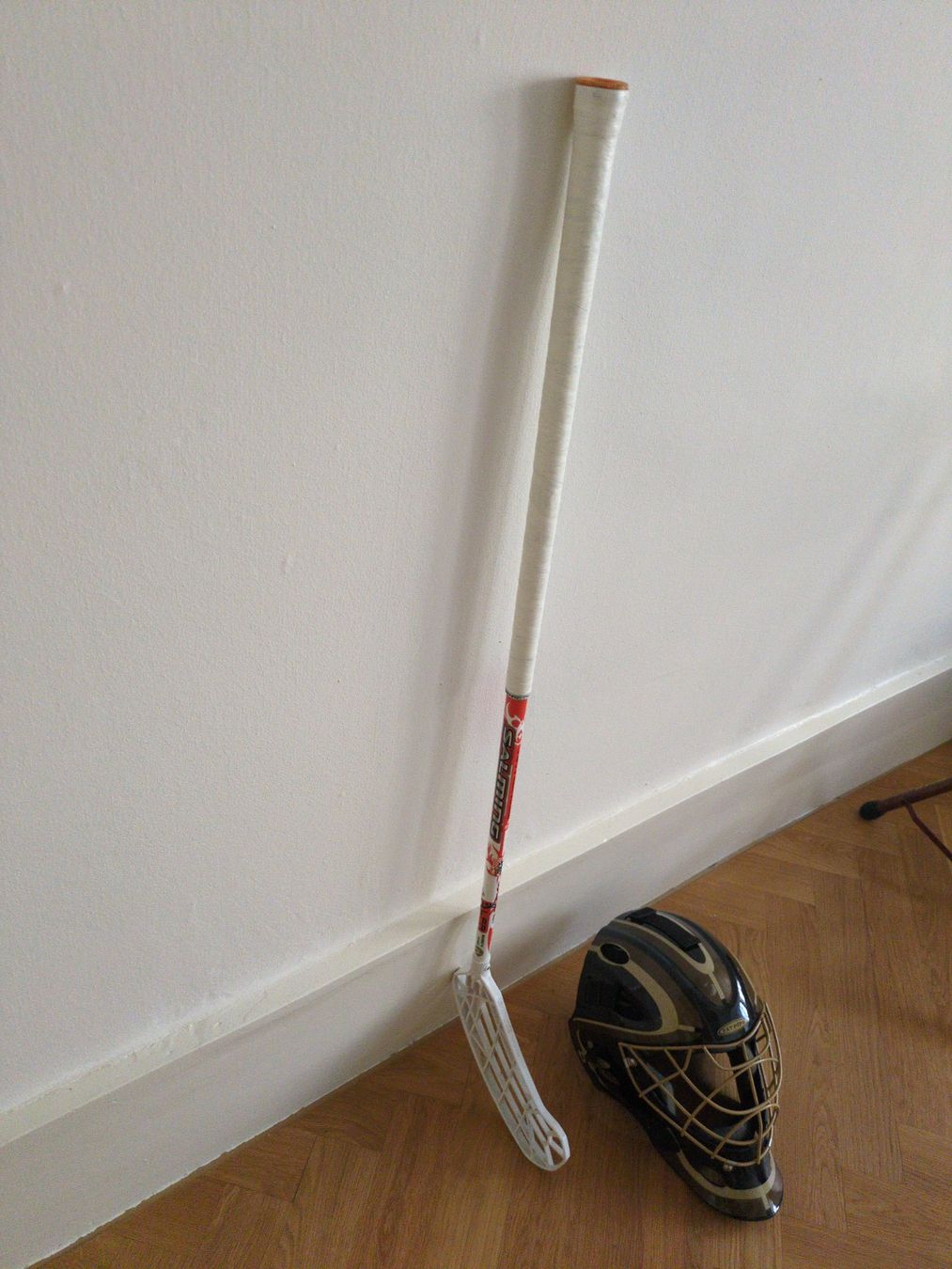 Caschi: Floorball Goaliehelm und Schläger – Usato da Waldenburg venduto da dis_9jl6 3