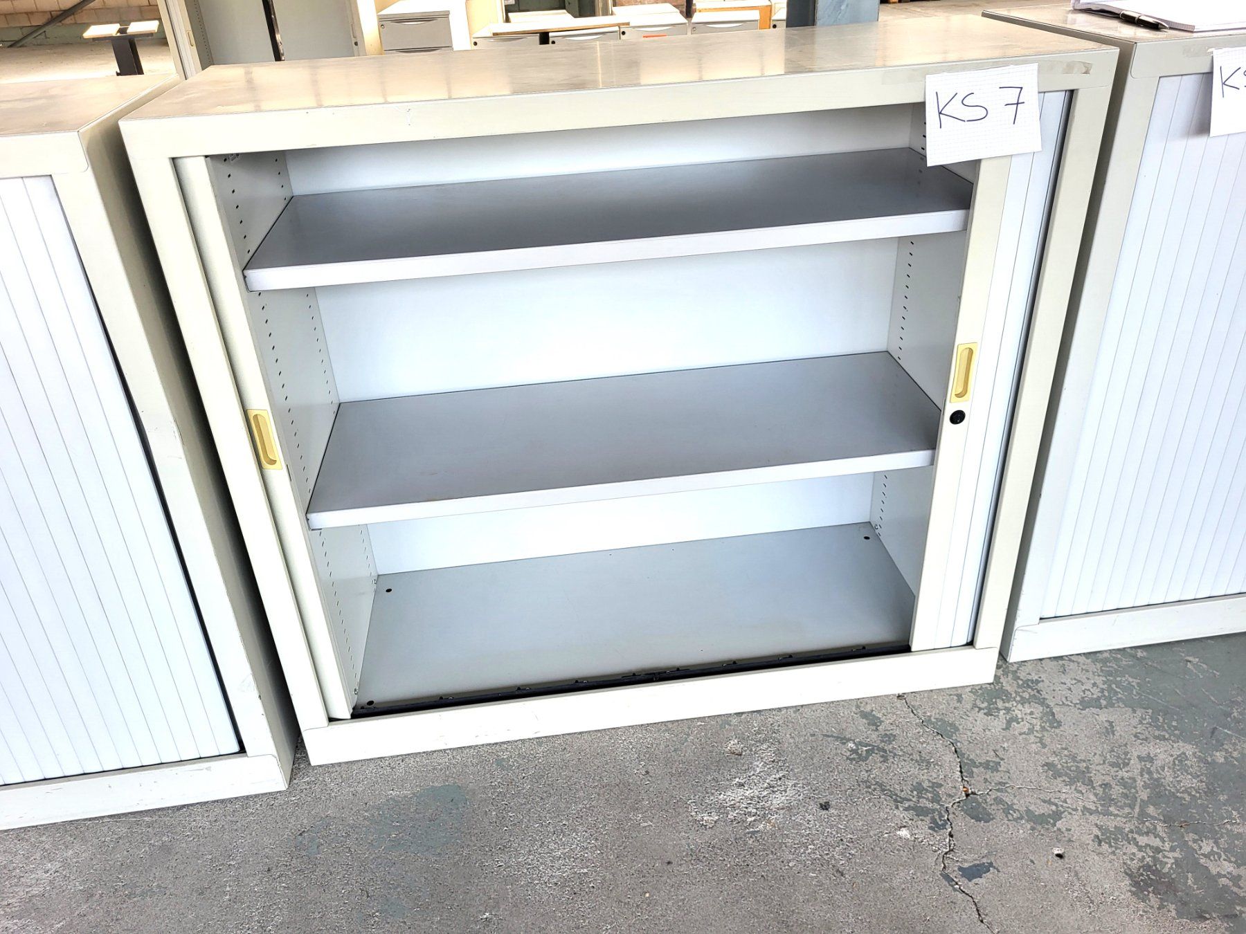 Schränke: Querrollandenschrank – Gebraucht aus Diessenhofen von Osio 1