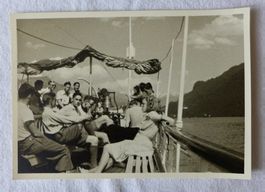 FOTO AK Schiffspassagiere auf dem Vierwaldstättersee ?
