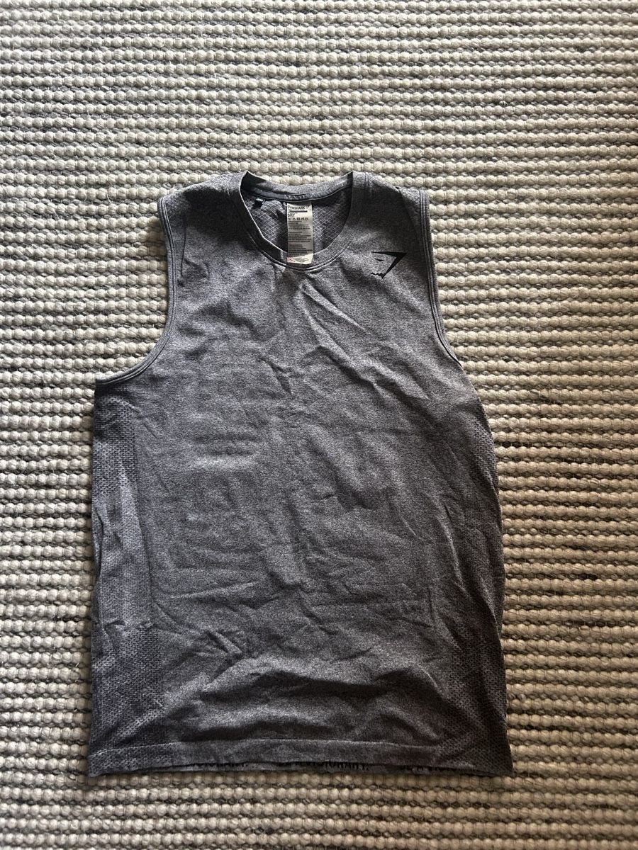 T-Shirts: Gymshark Tanktop grau – Gebraucht aus Teufen ZH von jas_8yhh