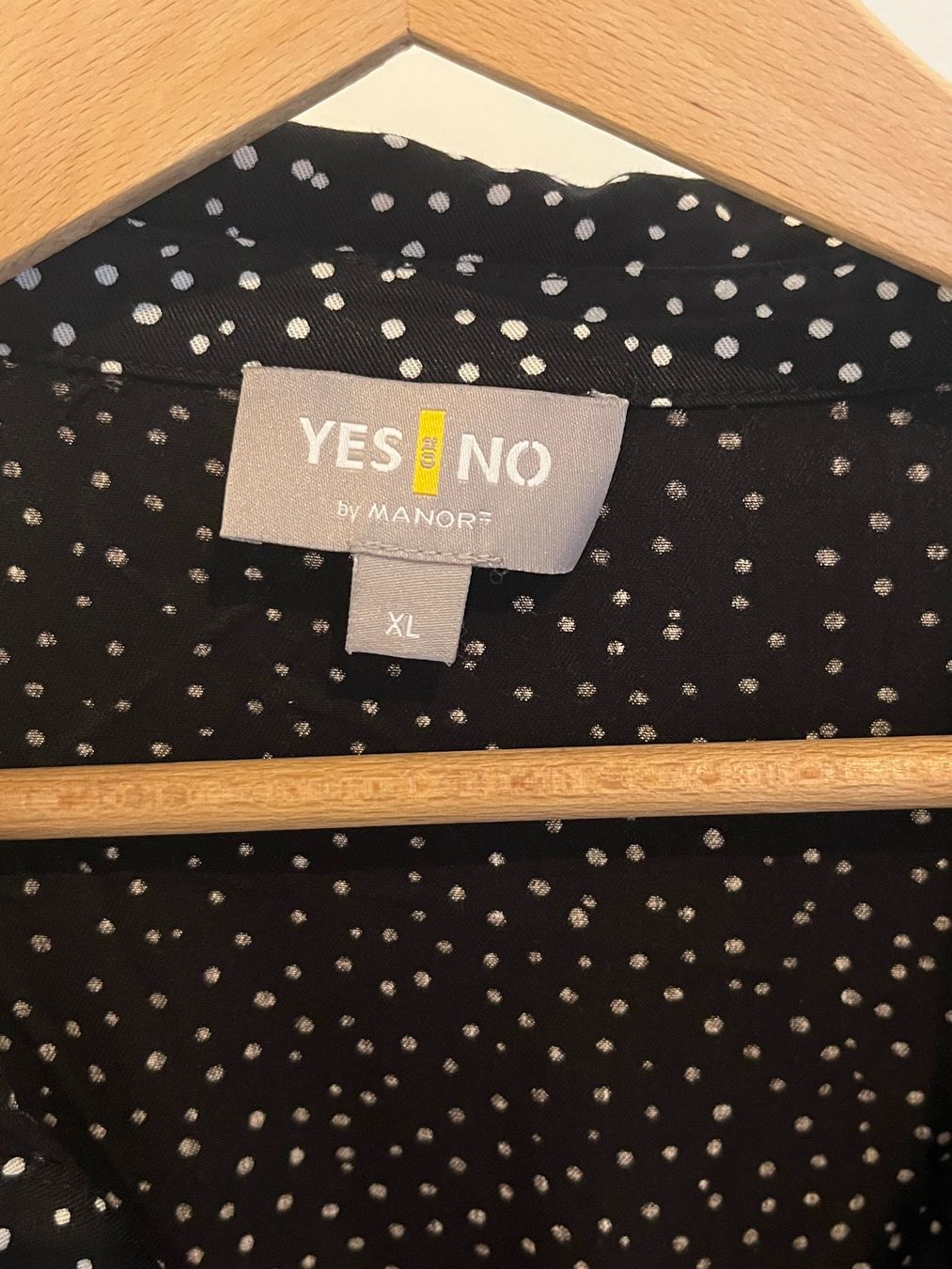 Yes Or No Camicette: Blouse à pois, blanche et noire – Usato da Savagnier venduto da taianab 1