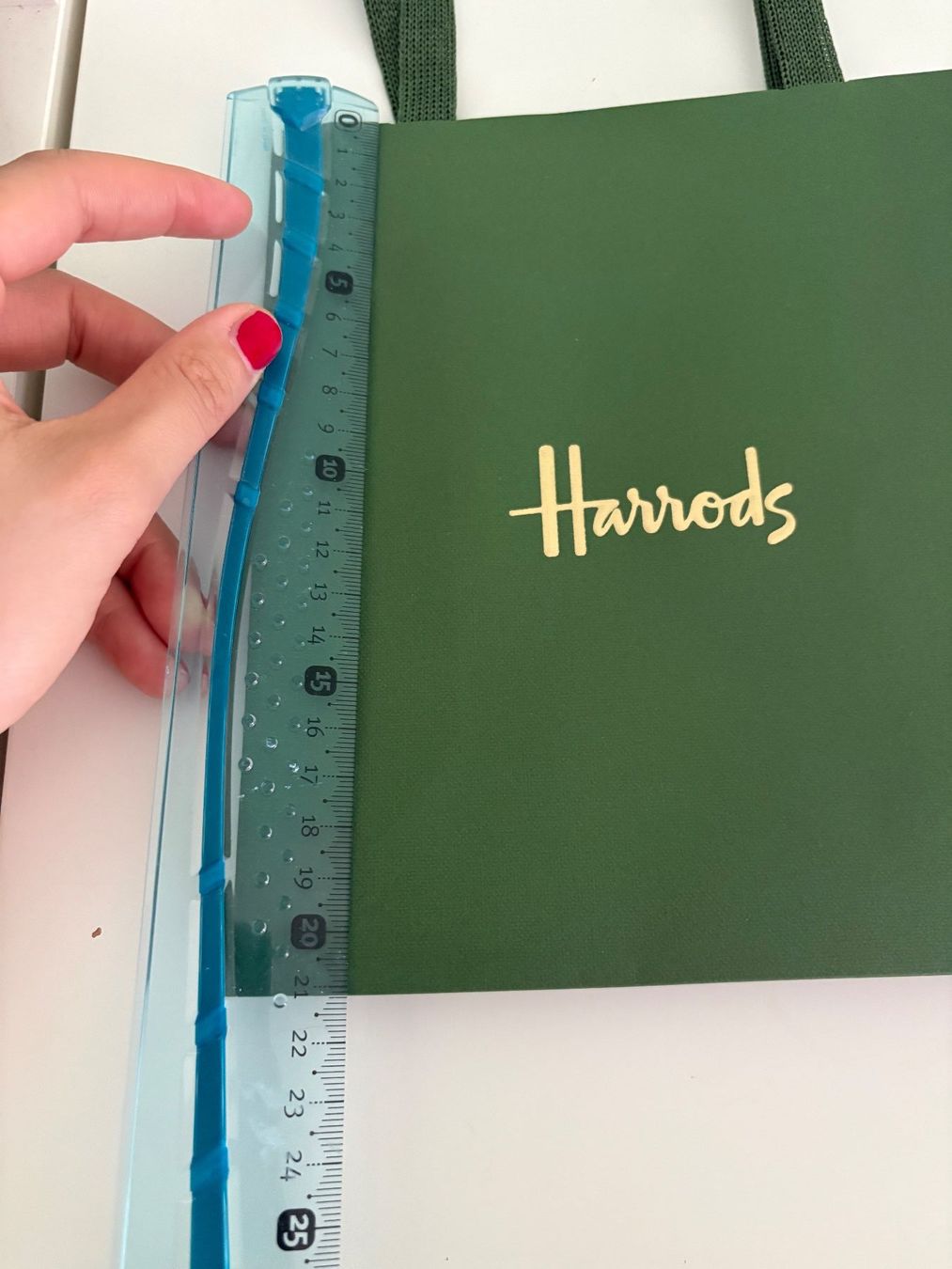 Harrods Sacs: Harrods Paper bag - Size 21 x 18 cm – D'occasion à Muzzano par Sidney_3 1