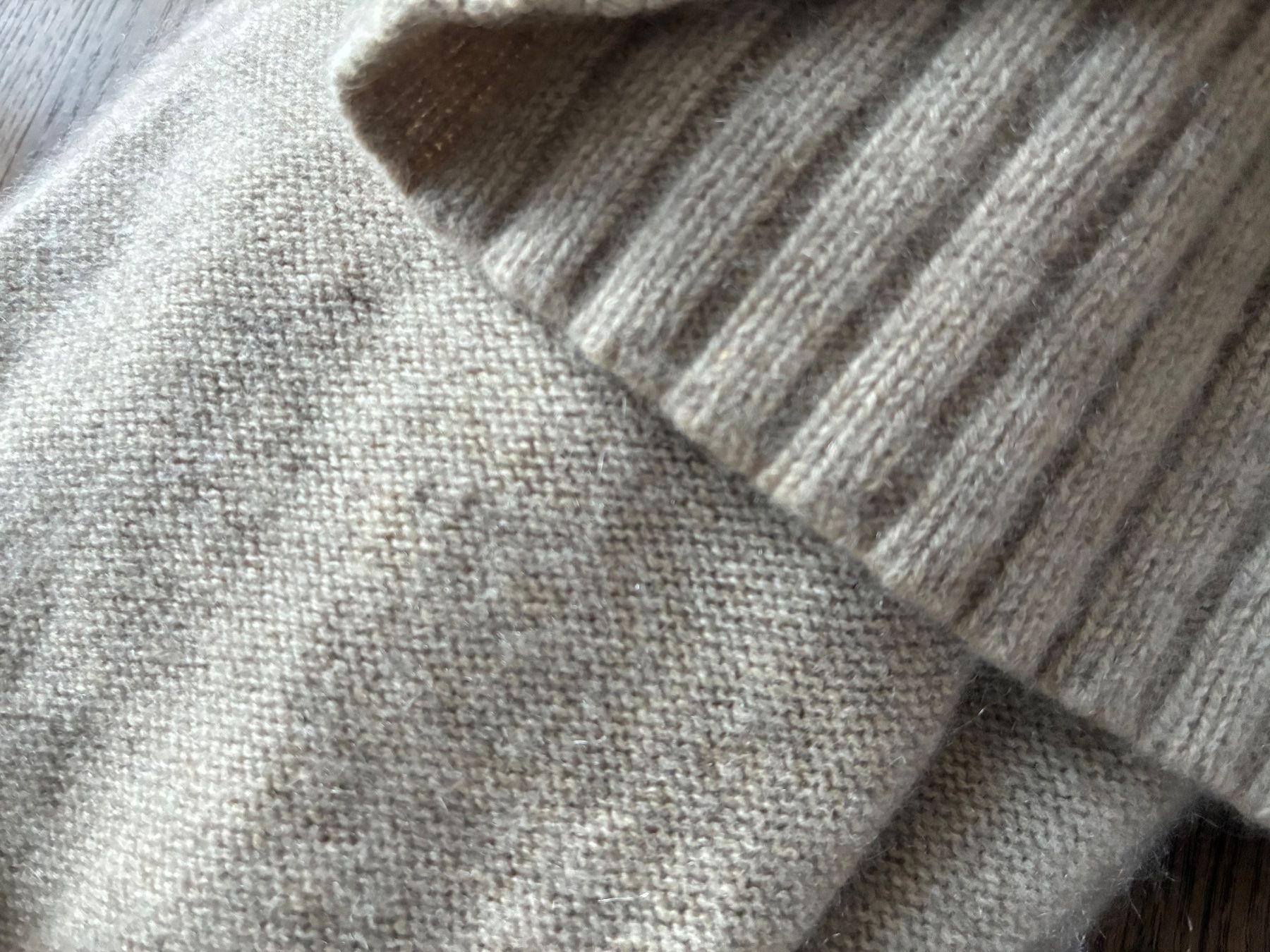 Maglioni & Felpe: 100% Cashmere Pulli – Usato da Münchenstein venduto da 13dkny 1