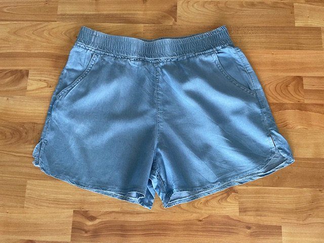 Pantaloni: Shorts Denim Look, leichter Stoff, Grösse S – Usato da Niederweningen venduto da sho_mb8y