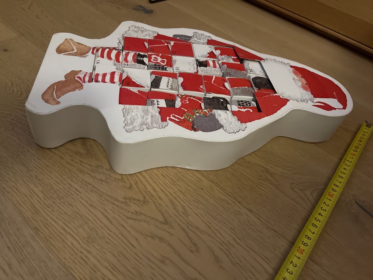 Calendari: Weihnachtsmann Adventskalender gross & stabil – Usato da Oensingen venduto da katepe 2