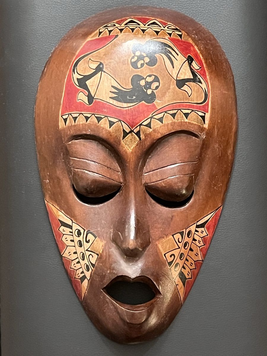 Internationale Kunst: Masque mural en bois sculpté décoré – Gebraucht aus Bern von Bern-Breitenrain