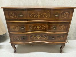 Elegante Louis-XV Stil Kommode mit Intarsien – Massiv & Deko