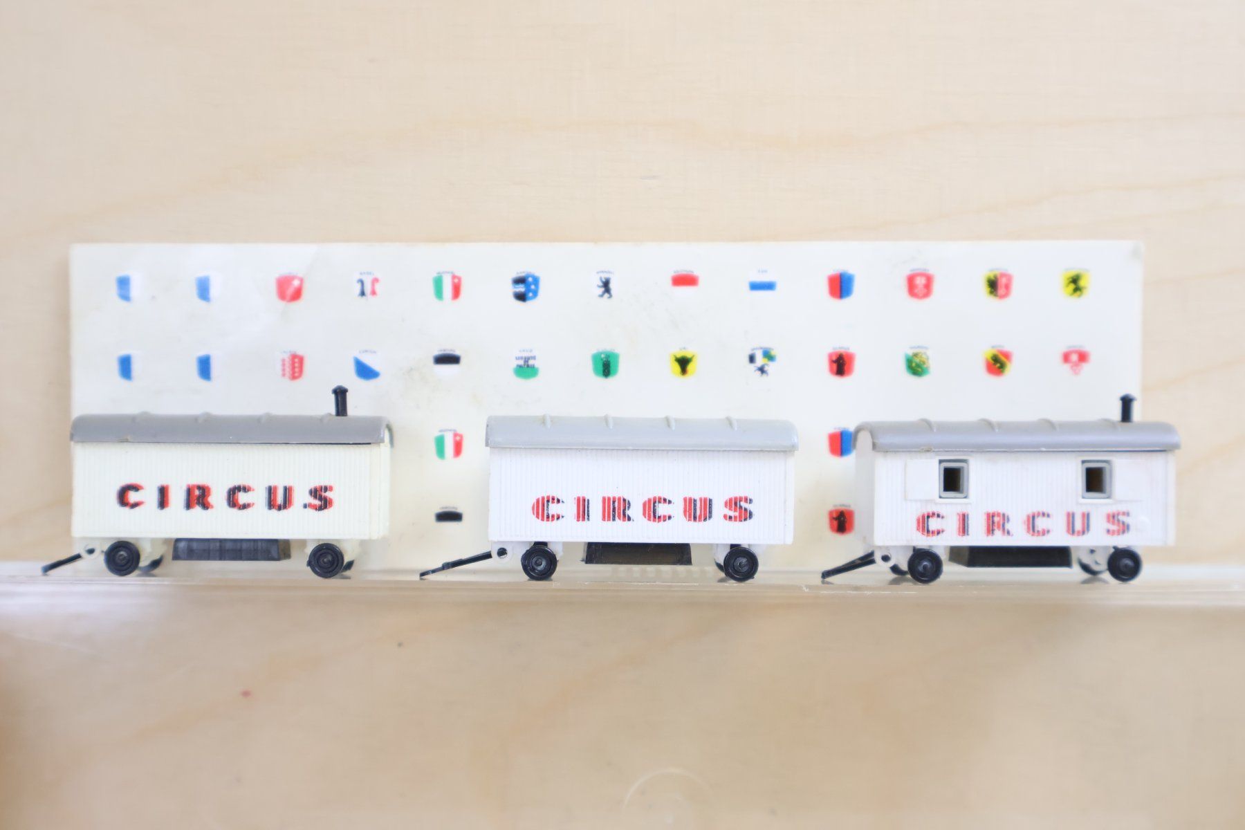 Modelleisenbahnen: Lichtsignal, Zirkus Set, Container & Figuren Set - Spur N – Gebraucht aus Winterthur von Monstera 7