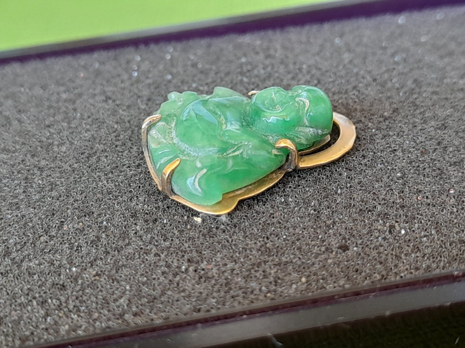 Ciondoli: Jade-Buddha mit Goldhalterung – Usato da Aeschi b.Spiez venduto da 52_wochen 4