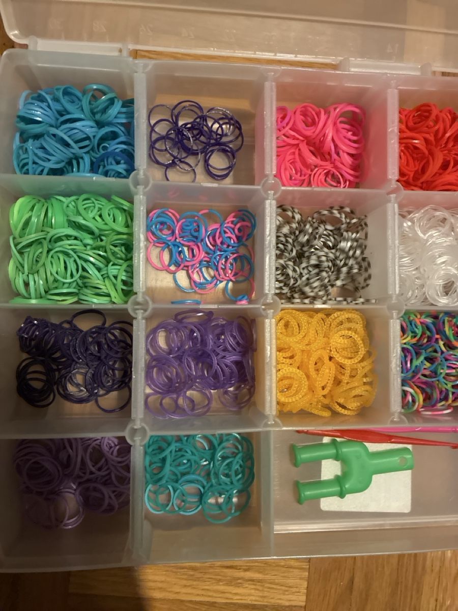 Bastelsets: Boîte de élastiques multicolores avec accessoires – Gebraucht aus Semsales von R.zz_llo7 1