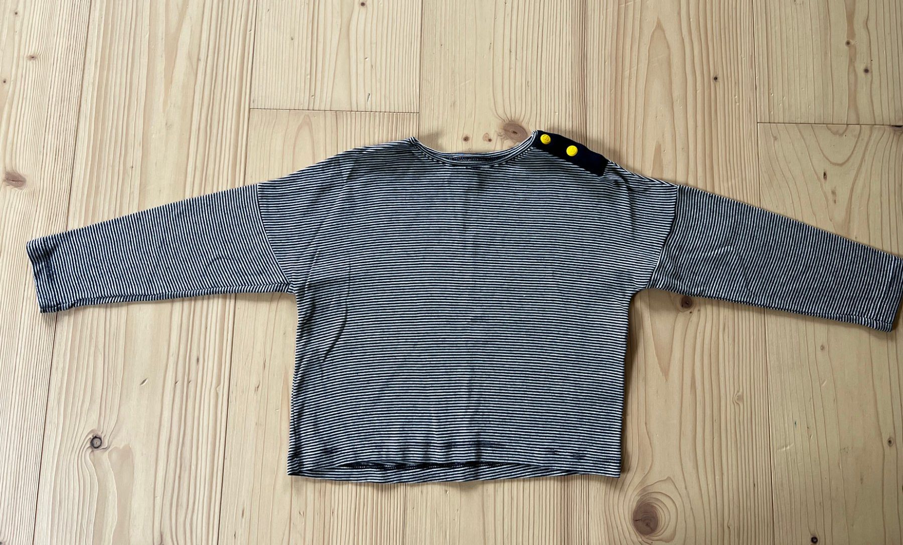 Petit Bateau Hemden, T-Shirts & Polos: Petit Bateau Langarmshirt Gr.110 – Gebraucht aus Zürich von normanprice